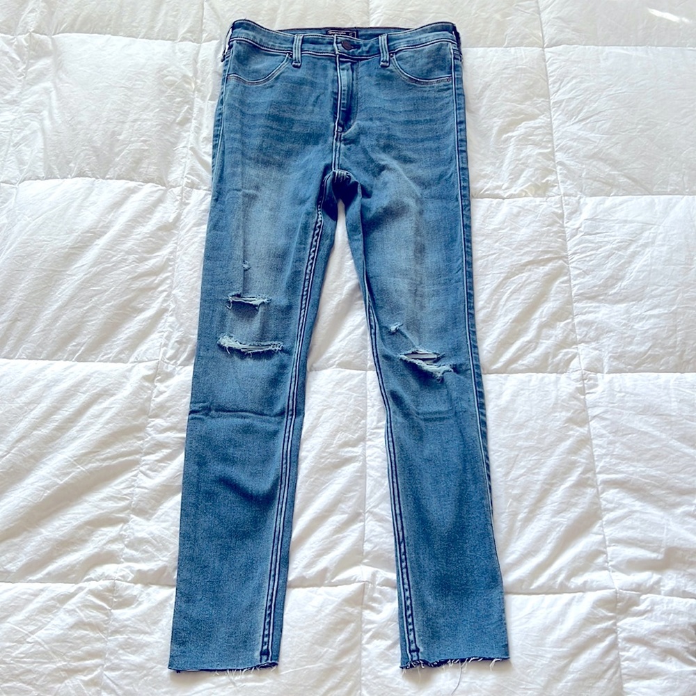 Abercrombie high waisted ripped jeggings U.S. size 4 SHORT